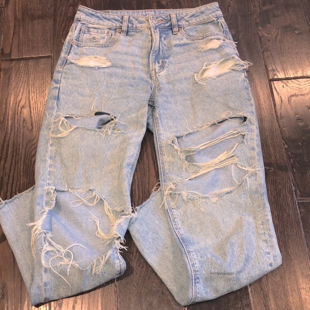 American Eagle MOM jeans distressed vintage style wash size 2 regular